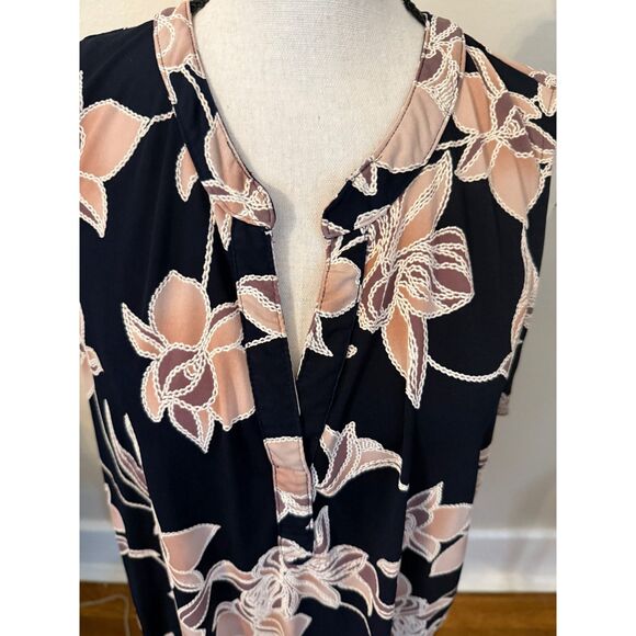 Papermoon Tops - Stitch Fix Papermoon navy and floral shirt in size Medium